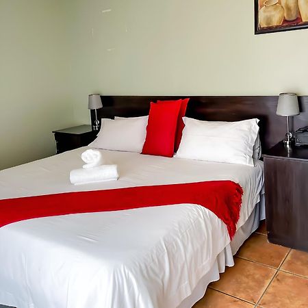 Oasis Of Life Guest House Witbank Eksteriør bilde