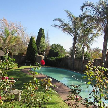 Oasis Of Life Guest House Witbank Eksteriør bilde