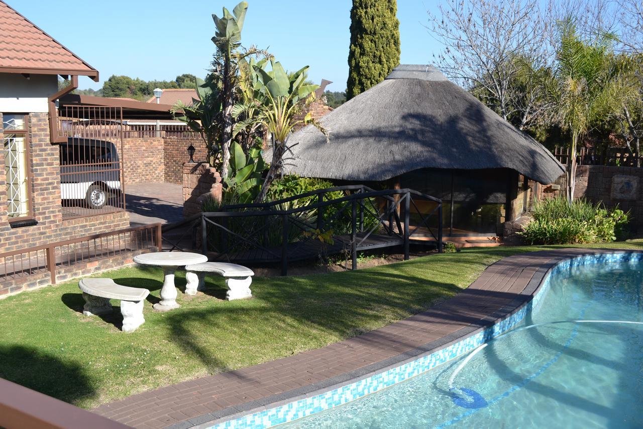 Oasis Of Life Guest House Witbank Eksteriør bilde