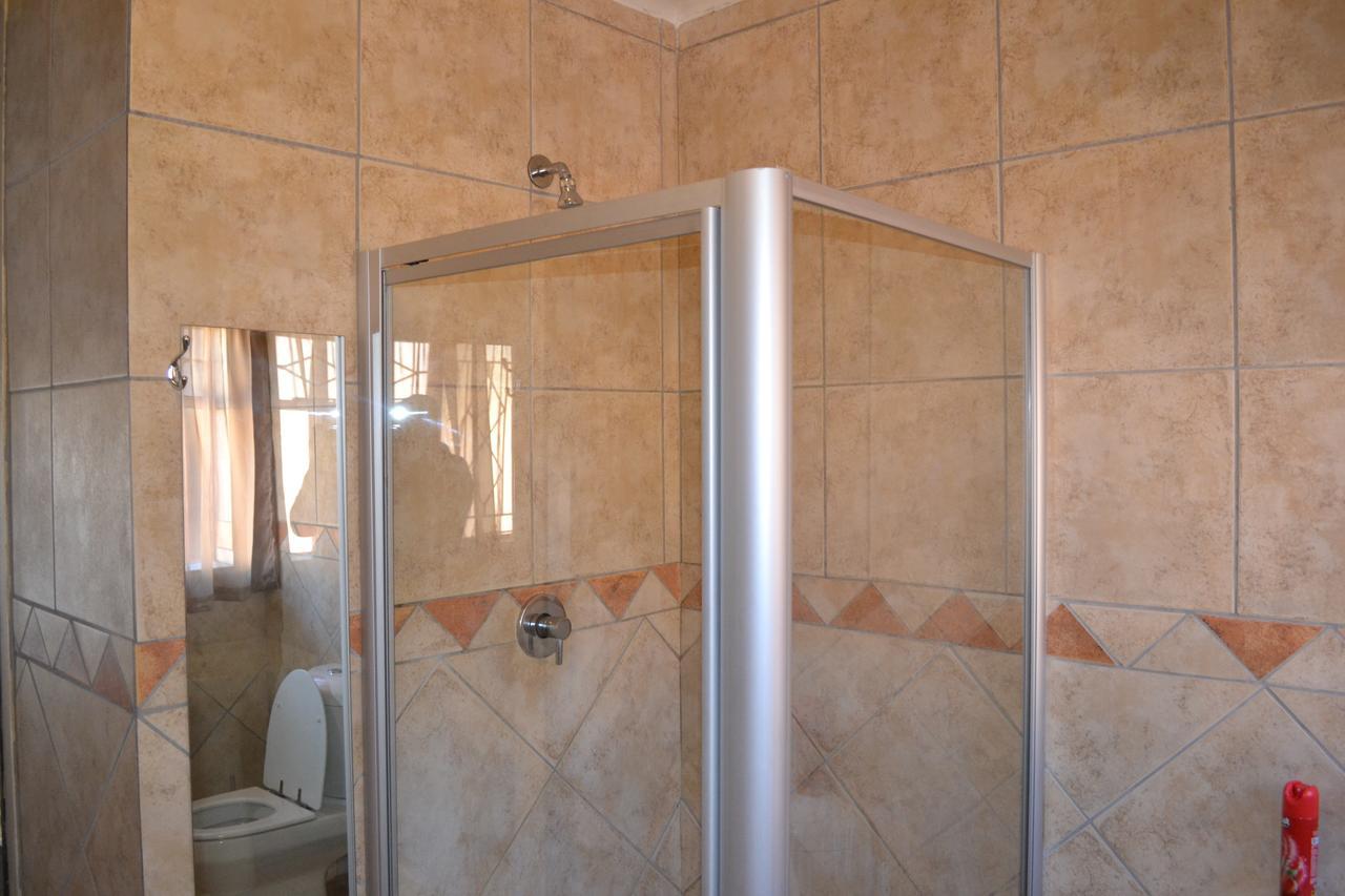 Oasis Of Life Guest House Witbank Eksteriør bilde