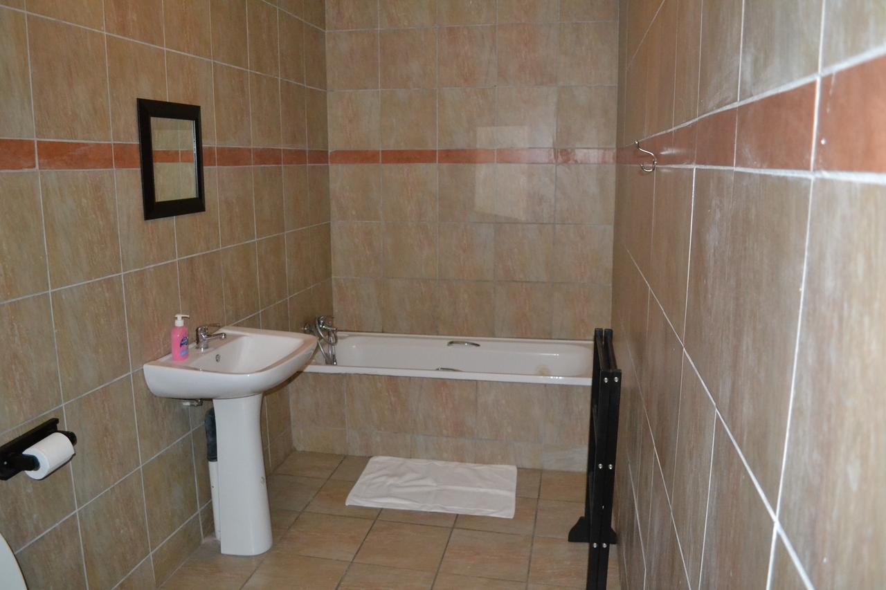 Oasis Of Life Guest House Witbank Eksteriør bilde
