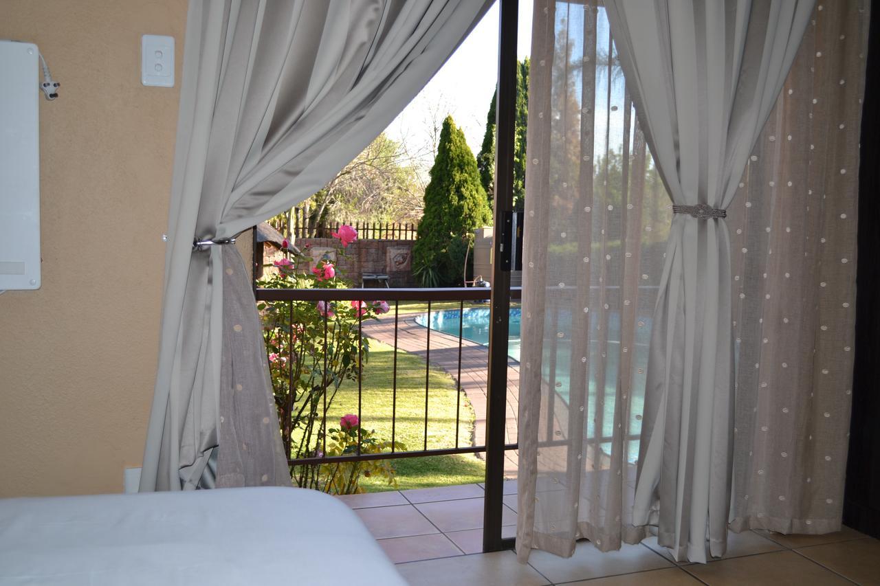 Oasis Of Life Guest House Witbank Eksteriør bilde