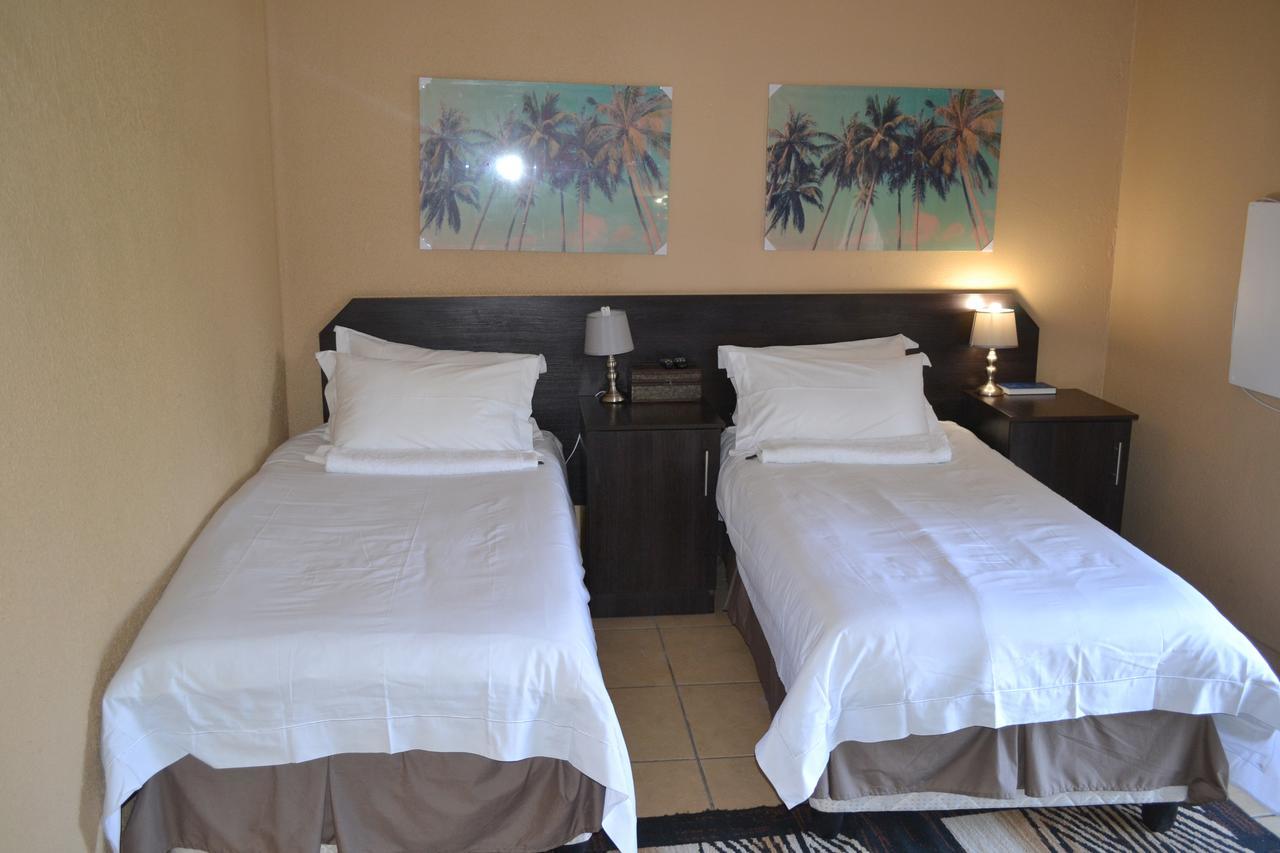 Oasis Of Life Guest House Witbank Eksteriør bilde