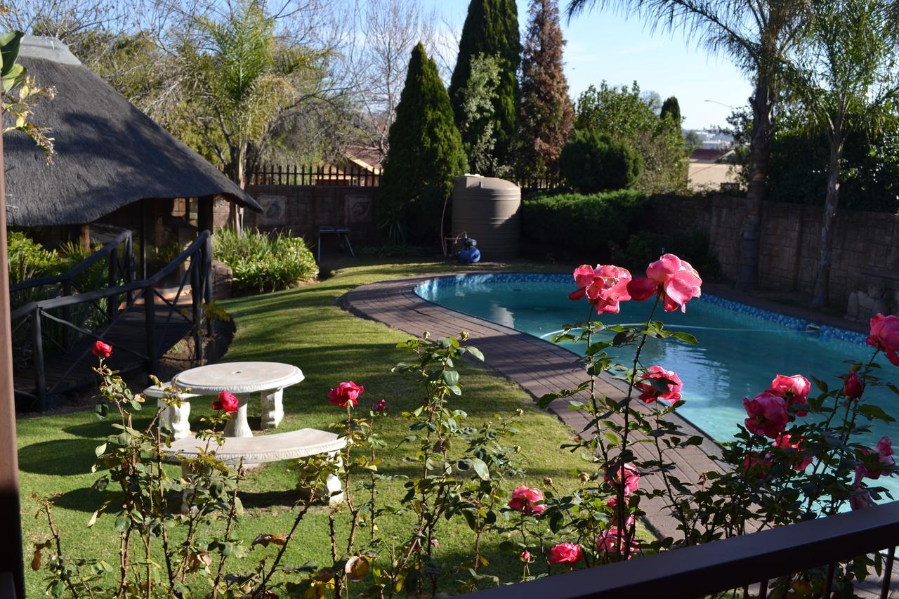 Oasis Of Life Guest House Witbank Eksteriør bilde
