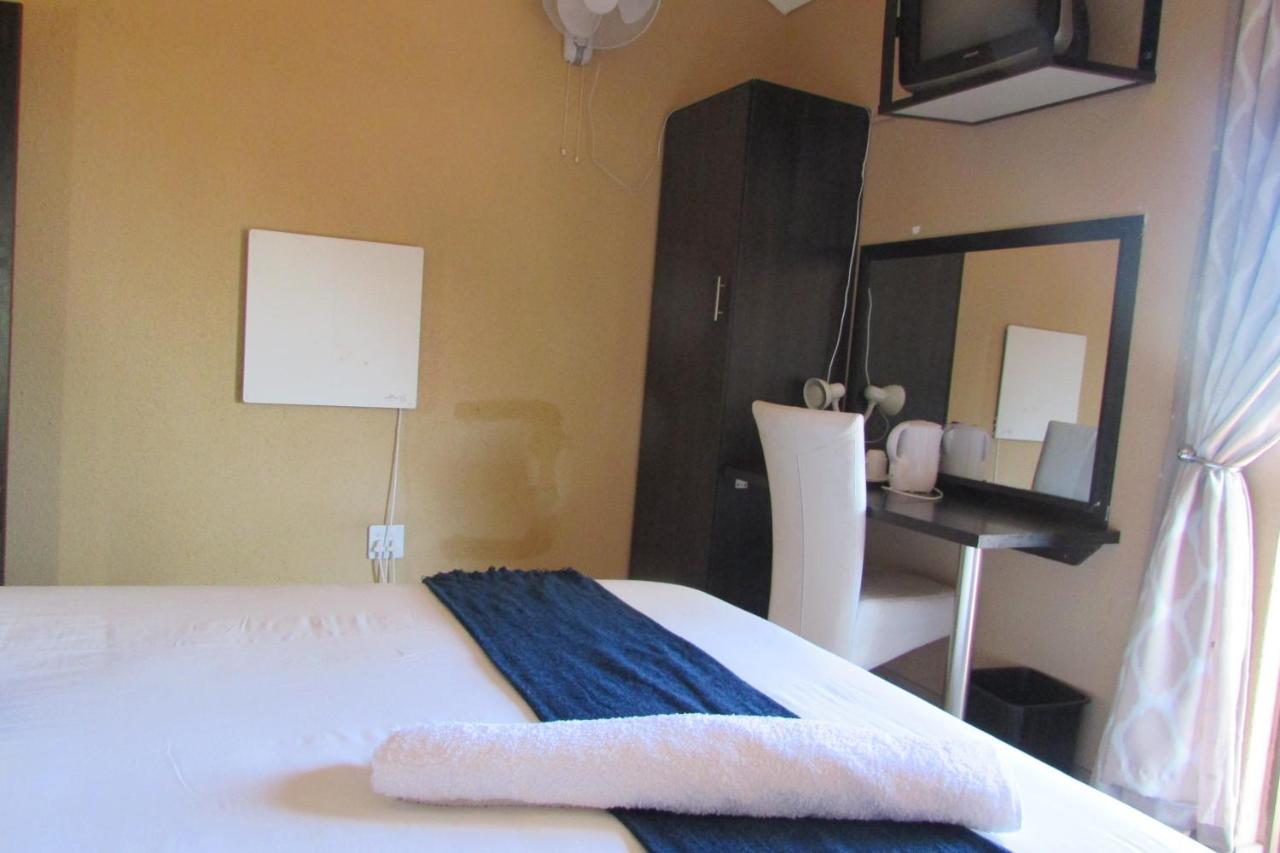 Oasis Of Life Guest House Witbank Eksteriør bilde