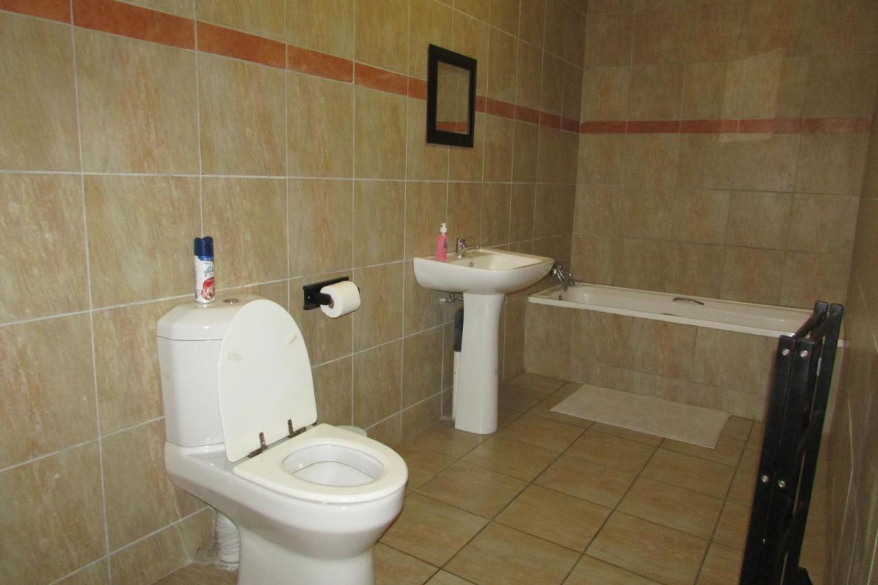 Oasis Of Life Guest House Witbank Eksteriør bilde