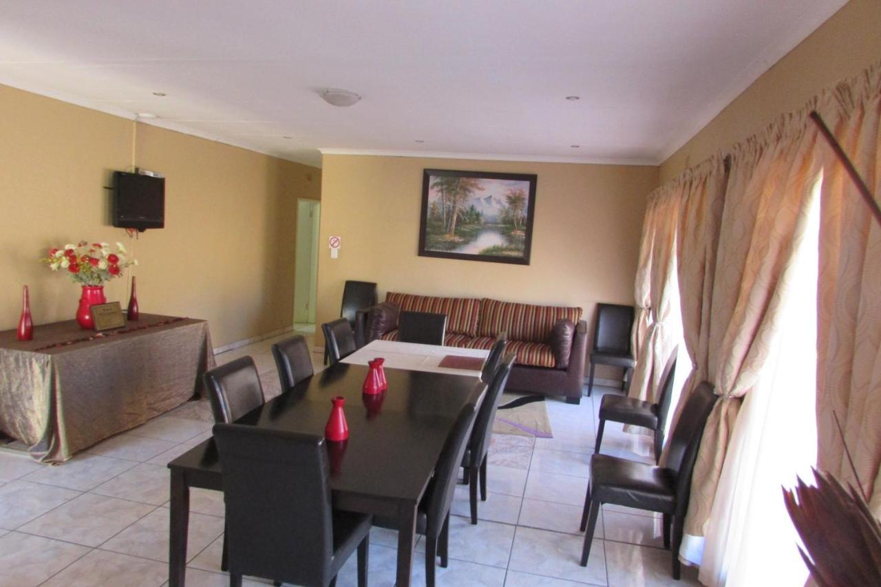 Oasis Of Life Guest House Witbank Eksteriør bilde